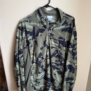 Columbia Green and Black Camouflage Pullover